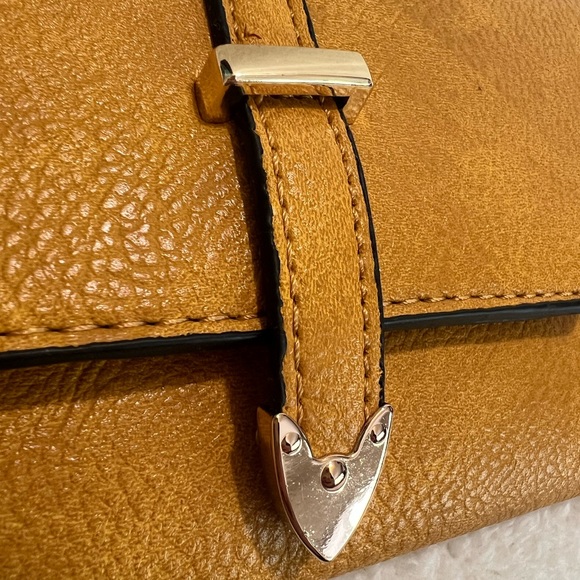 Yellow Wristlet with Detachable Strap - Picture 5 of 6